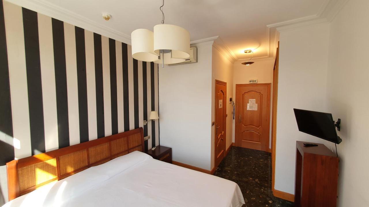 Hostal Ansonea Bera  Rum bild