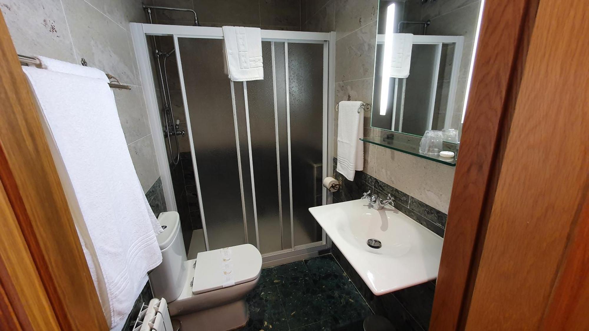 Hostal Ansonea Bera  Rum bild
