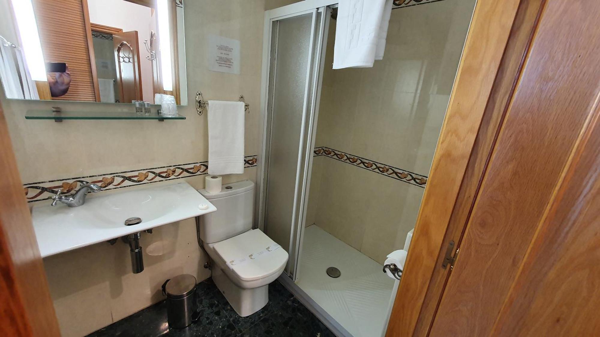 Hostal Ansonea Bera  Rum bild
